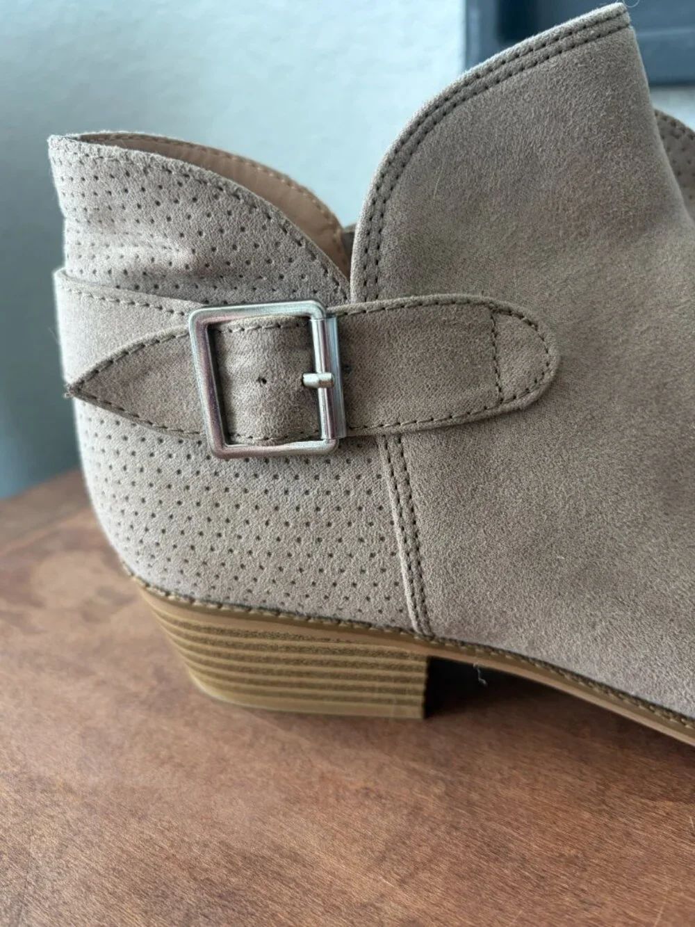 Justice Girls Size 7 Taupe Faux Suede Ankle Booties Side Zip Buckle Boots.  (CT)
